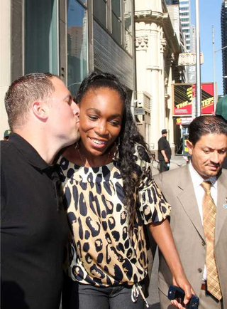 Illustration for article titled Alicia Silverstone Picks Public Transit • Venus Williams Gets Kissed